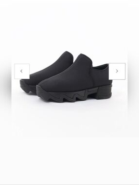 Sleek Black Slip-On Chunky Clog Mules